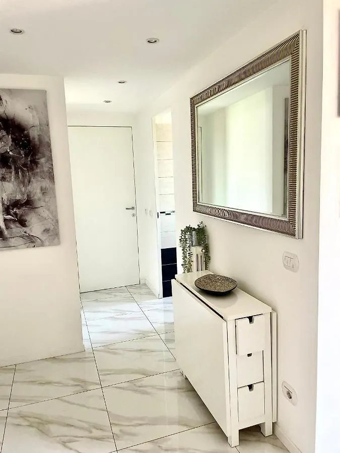 Bellavista Milano Apartment 0*, Milan